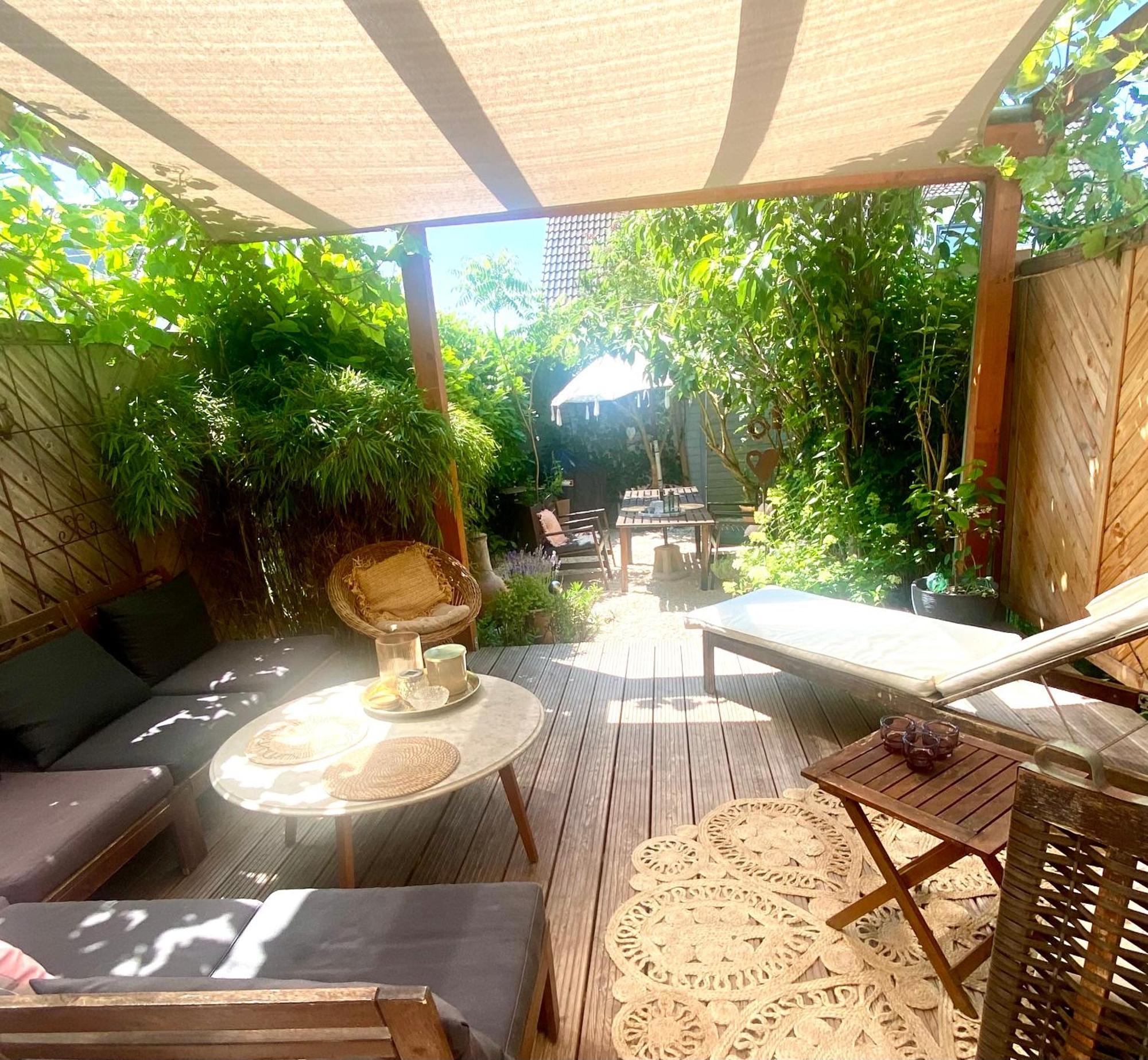 Charme & Comfort Citylodge Wohlfuehloase Mit Garten, Terrasse & Lübeck