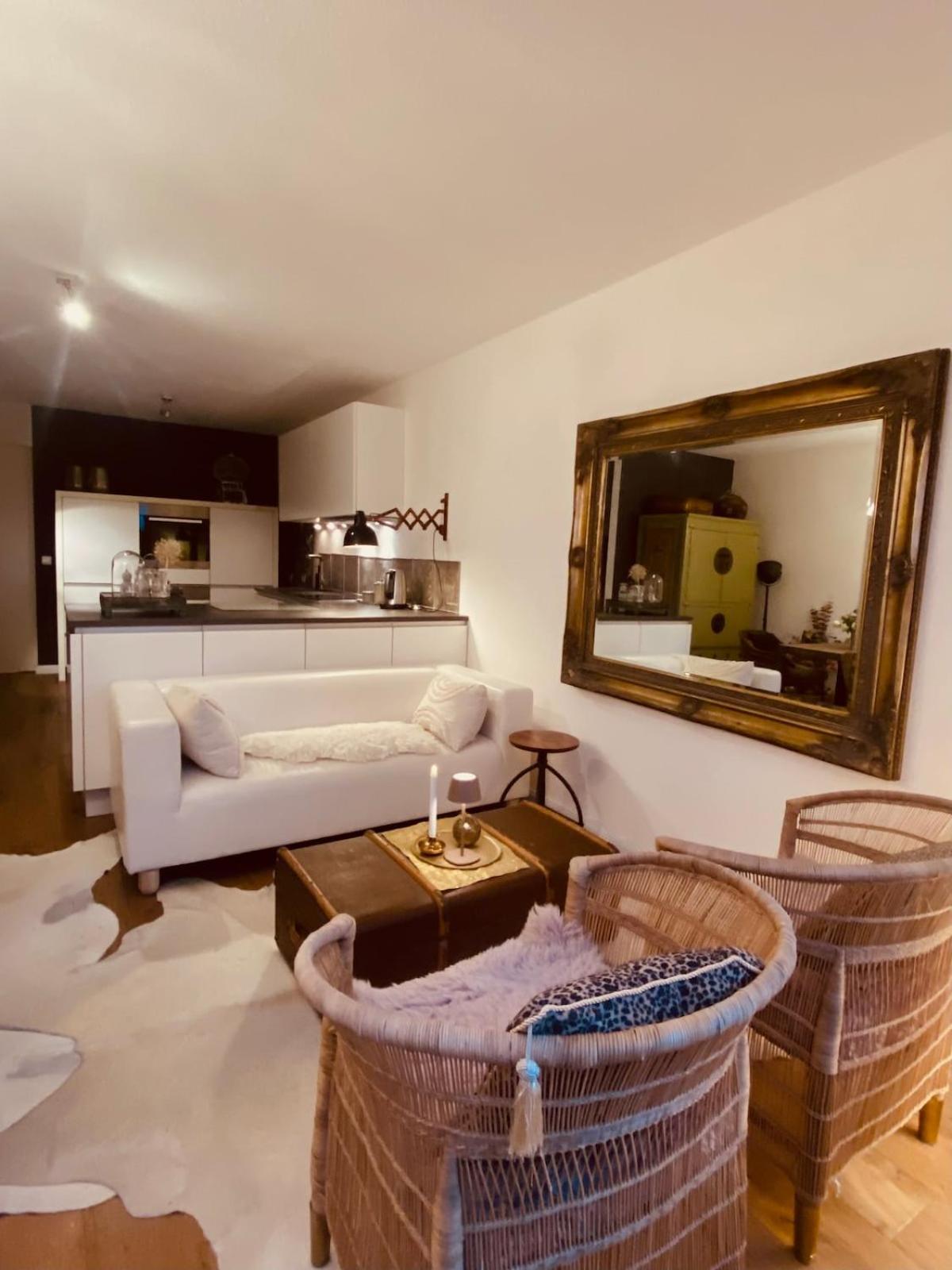 Charme & Comfort Citylodge Wohlfuehloase Mit Garten, Terrasse & Villa Lübeck